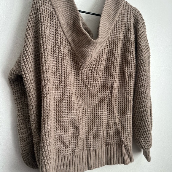 Zenana Outfitters brown V-Neck off shoulder Sweater - Picture 3 of 4
